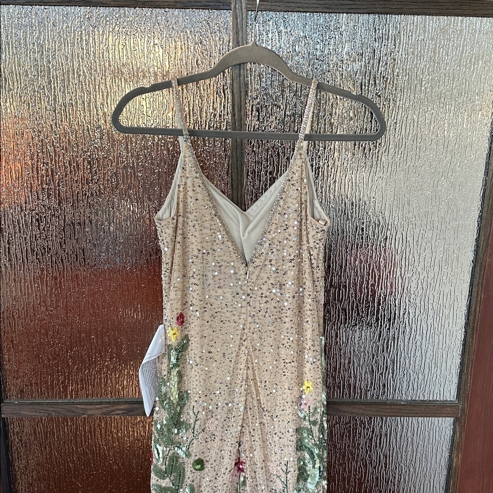 MAC DUGGAL
Beige Floral Embellished Spaghetti Strap Gown size 12 - Picture 10 of 11